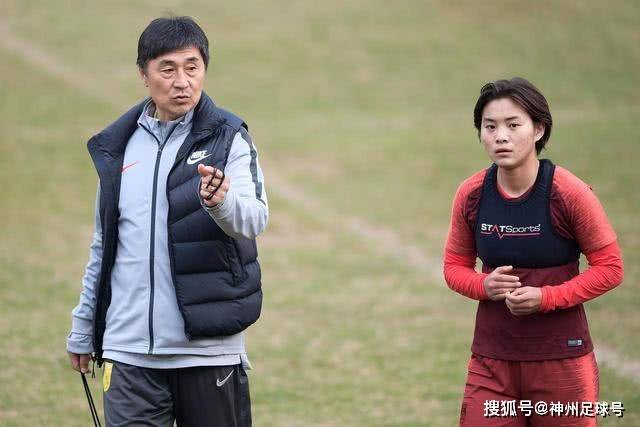 意大利裁判圭达执法巴萨对阵加拉塔萨雷的欧冠之战